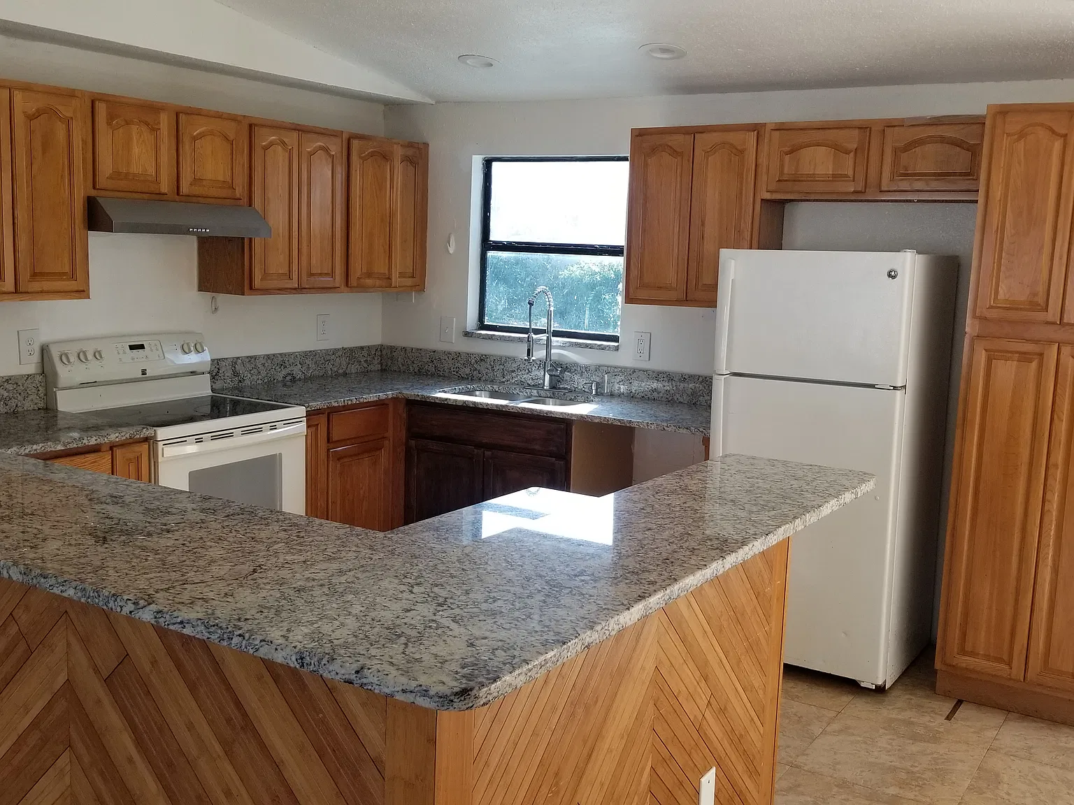 3 bed, 952 sqft, $1,850 — Photo 3