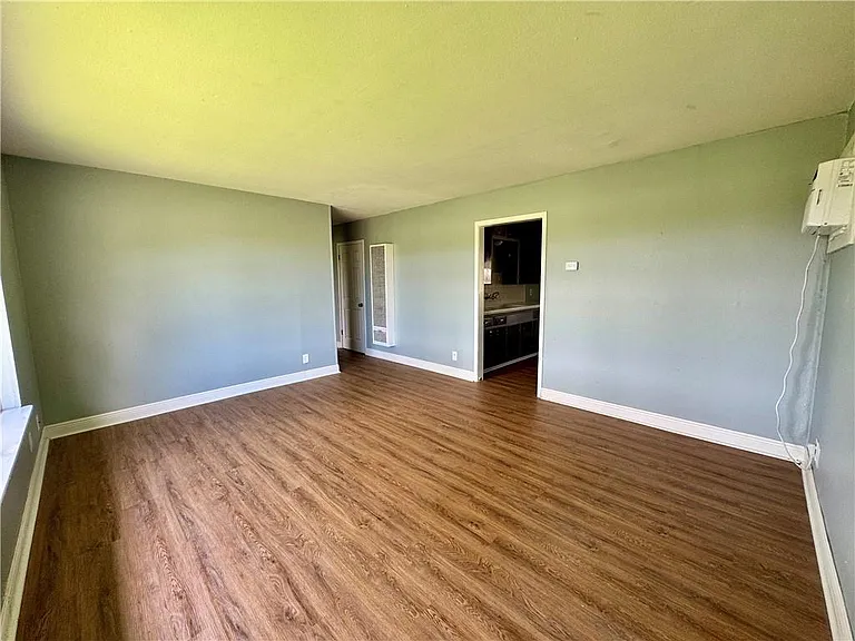 5825 Hugo Dr — Photo 2