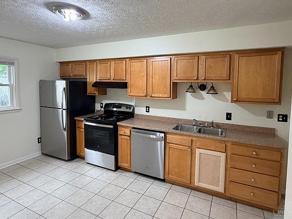 3rd image of 2834 Shartle St