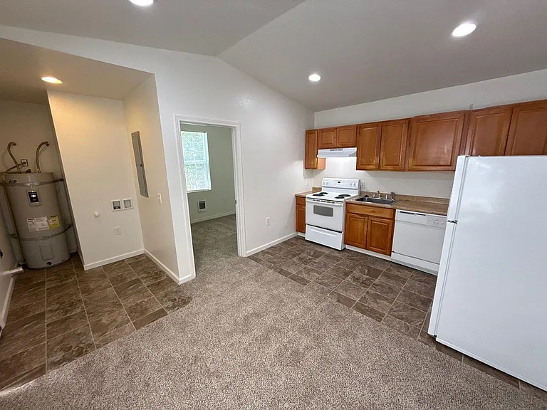 647 Columbia St NE #647 — Photo 5