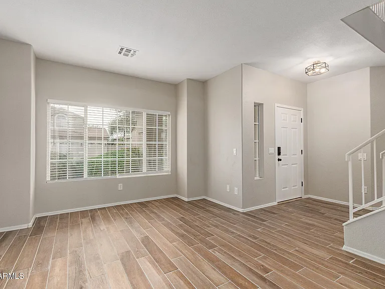 4522 E Rowel Rd — Photo 12