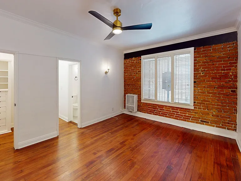 La Chandelle Apts...Charming building...Renovated Apartments Available...Hardwood Floors! — Photo 6