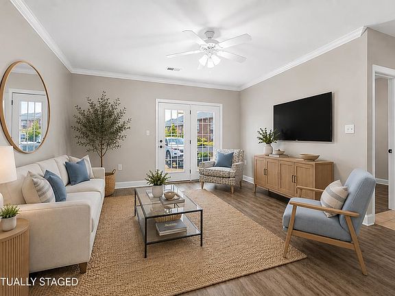4th image of 2021 Silvercrest Dr. #B