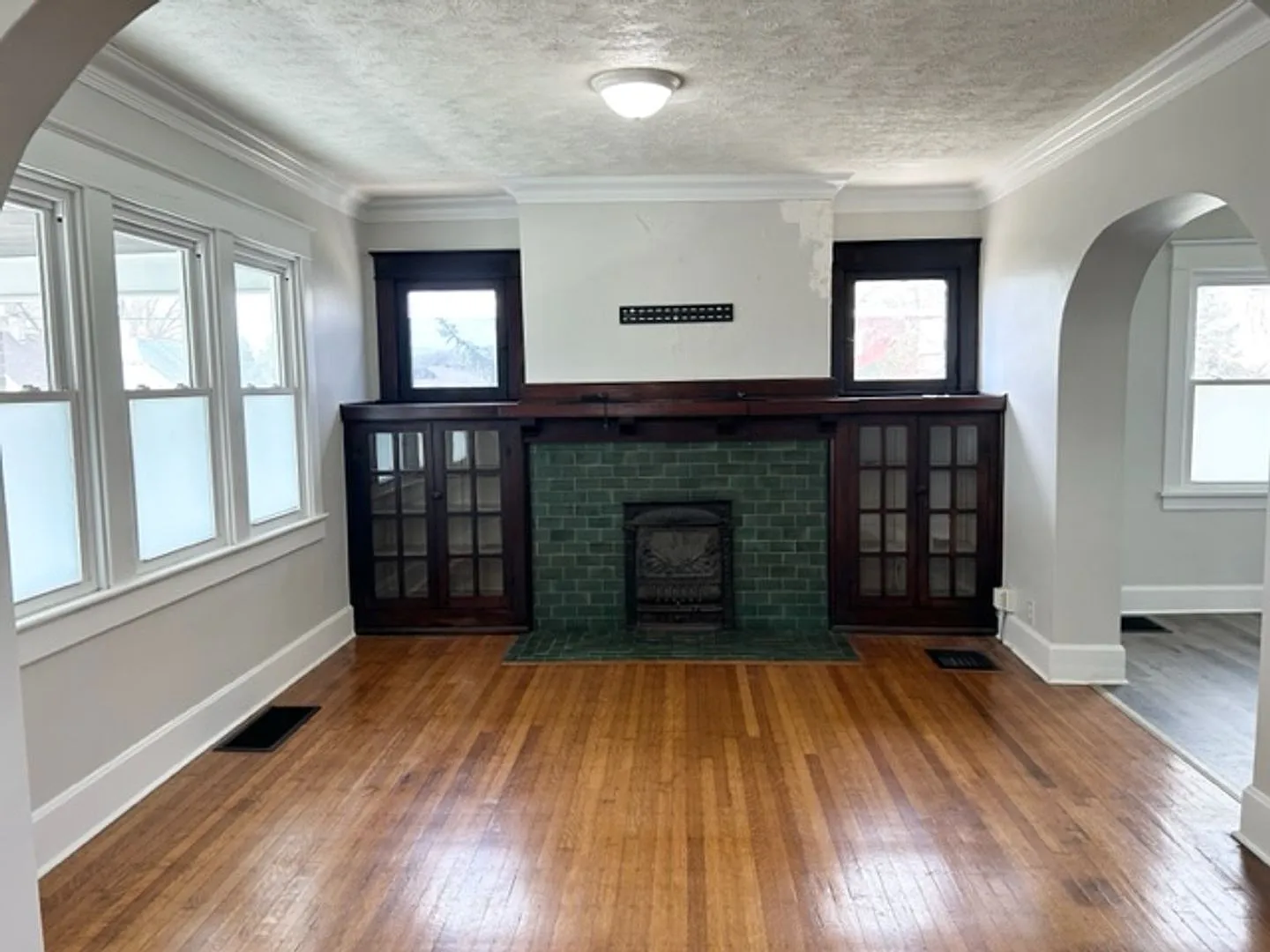 1120 Hoefgen St photo 1