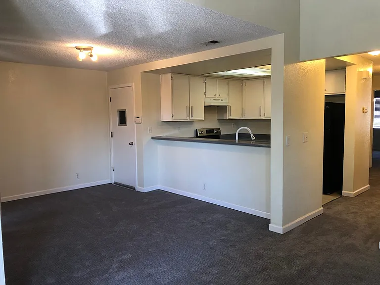36 Silcreek Dr — Photo 4