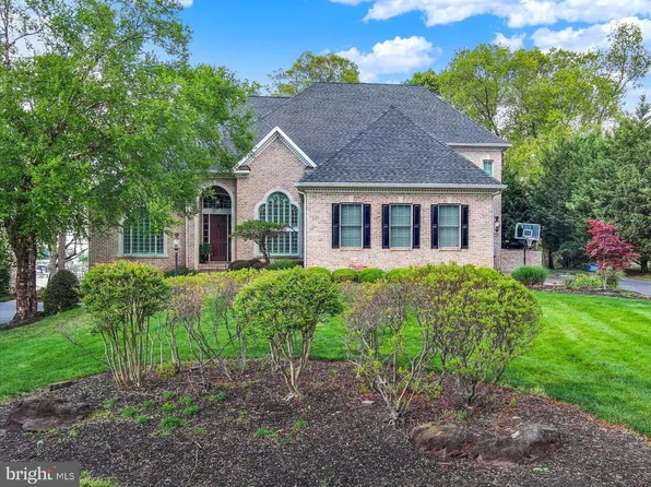 7671 Colonial Beach Rd, Pasadena, MD 21122