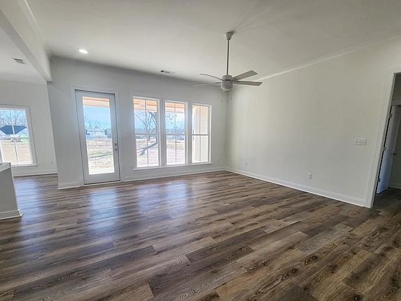 3rd image of 194 Thistledown Dr