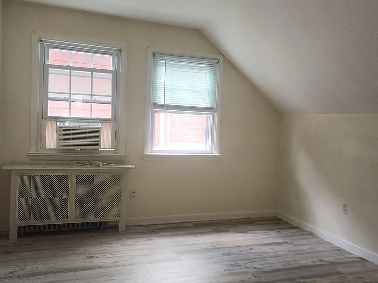 525 Maple Ave #2 — Photo 4
