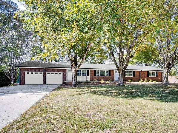 3828 Zoo Pkwy, Asheboro, NC 27205