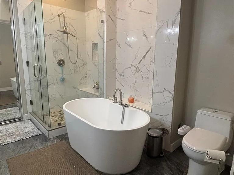 2738 La Salle Pointe — Photo 3