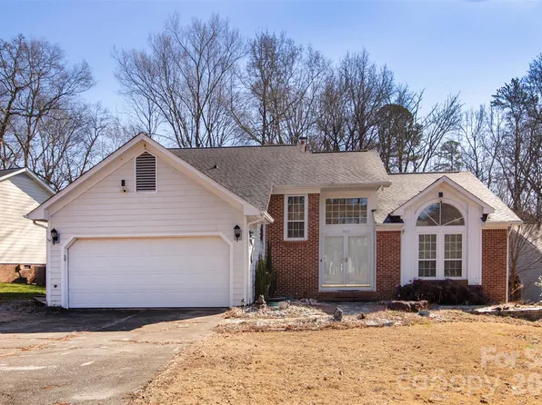 3800 Armitage Dr, Charlotte, NC 28269