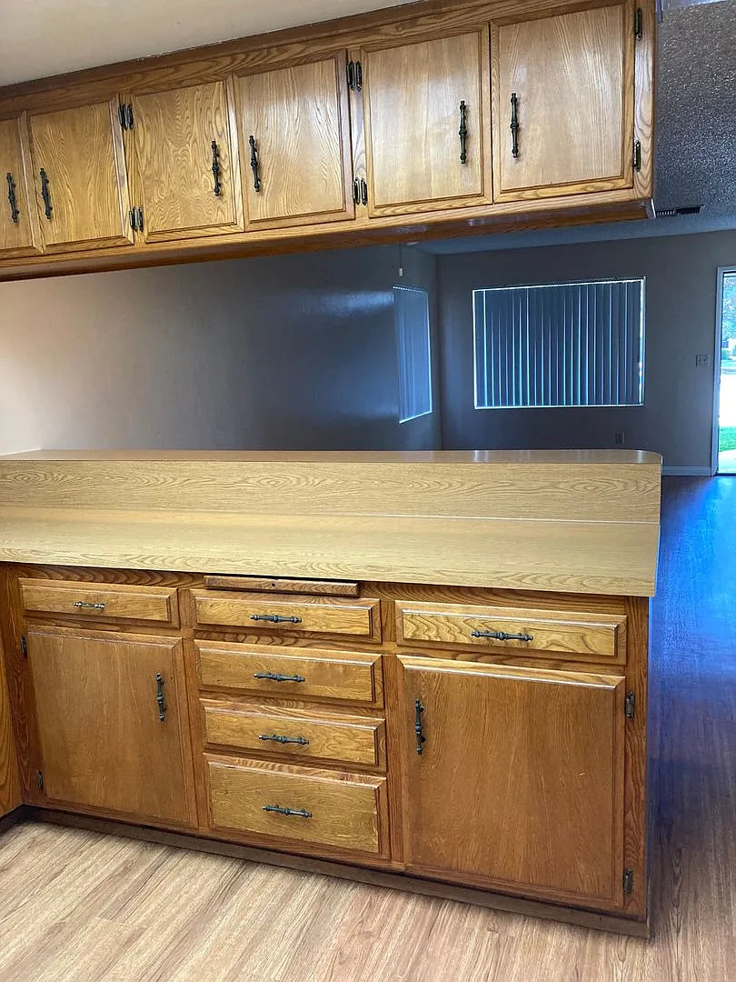 170.200 - Deseret Apts — Photo 2
