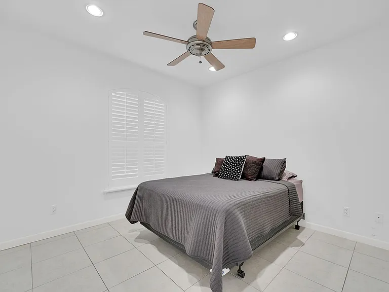 612 E Thornhill Ave — Photo 6
