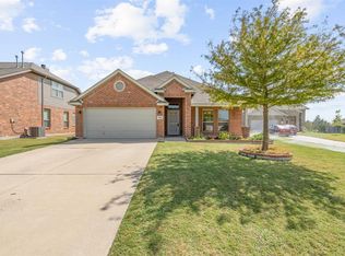 106 Arabian Rd, Waxahachie, TX 75165