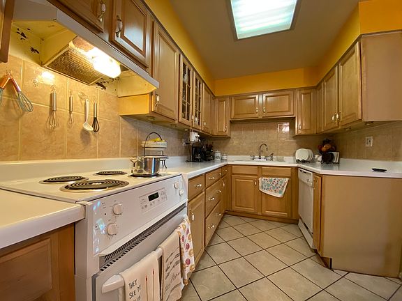 2nd image of 4250 Saratoga Ave APT L-112