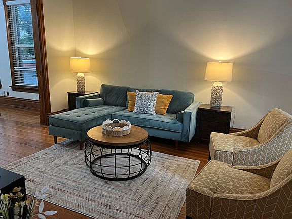 3rd image of 3809 N Kenmore Ave APT 1