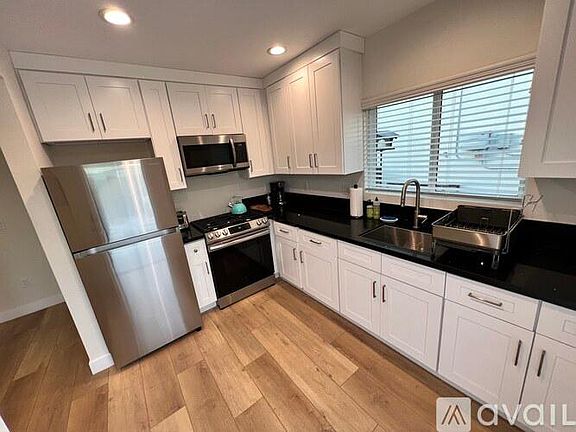 3rd image of 1620 W 45th St