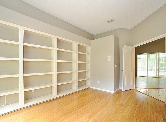 4th image of 15903 Benton Ct