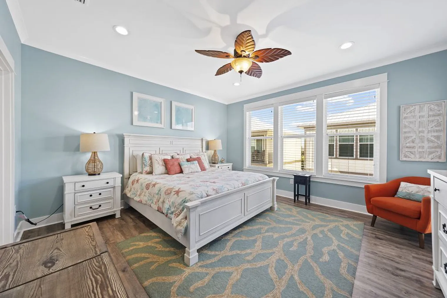 2 bed, 1.0 bath, 1194 sqft, $5,867 — Photo 4