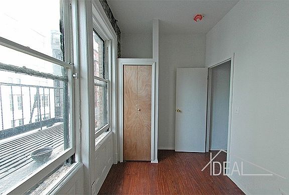 4th image of 73 Pineapple St #4B