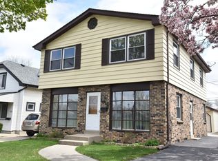 1018 S 92nd St, West Allis, WI 53214