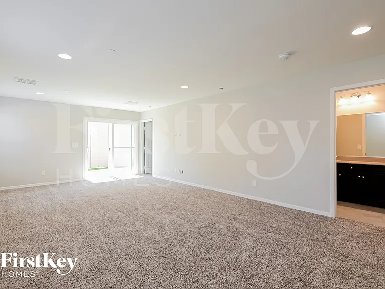 838 N Water St — Photo 4