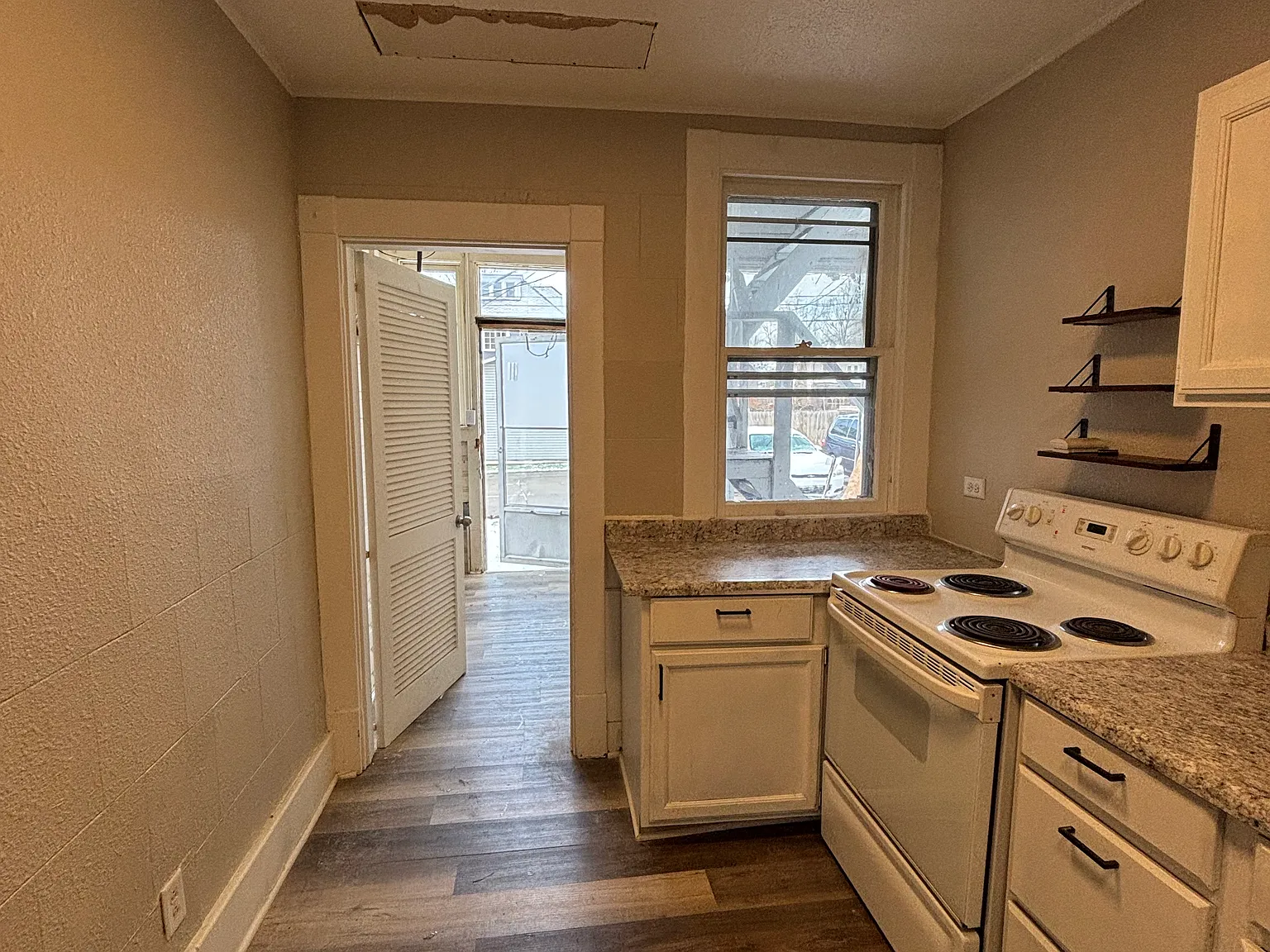 2 bed, 900 sqft, $950 — Photo 2