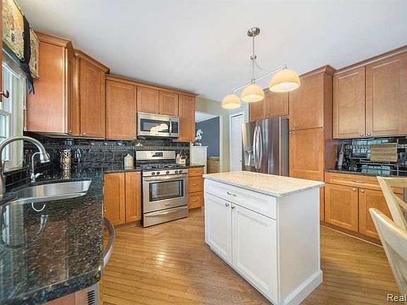 2nd image of 6737 Berwick Dr