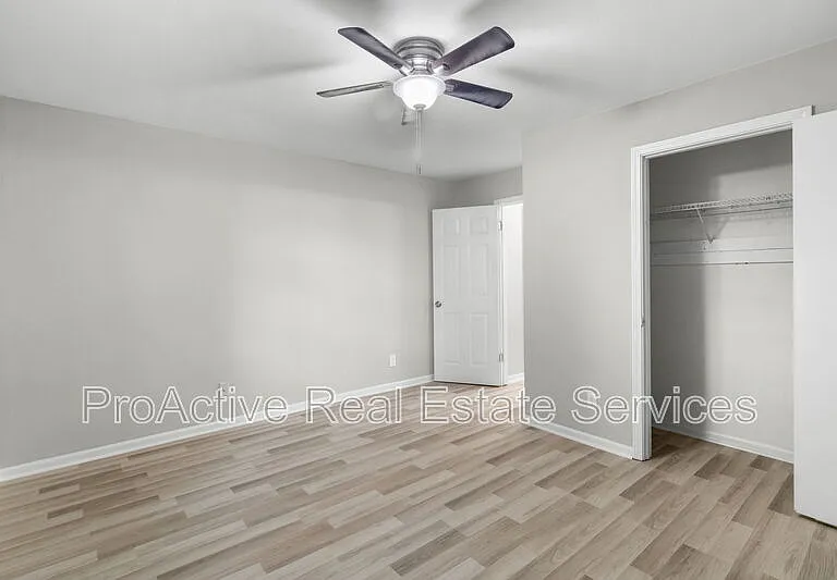 1129 Green St #8 — Photo 15