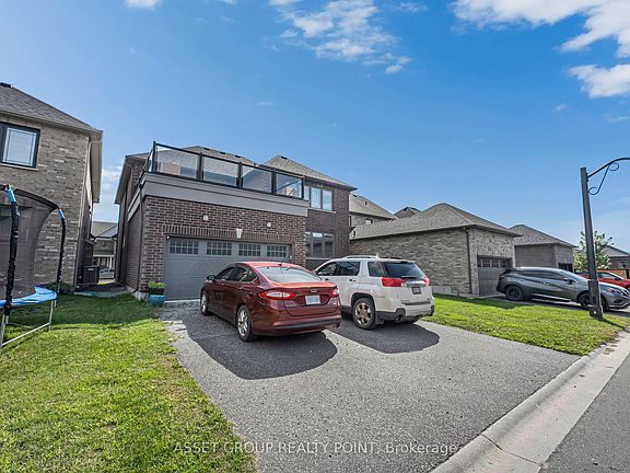 3rd image of 202 Strachan St
