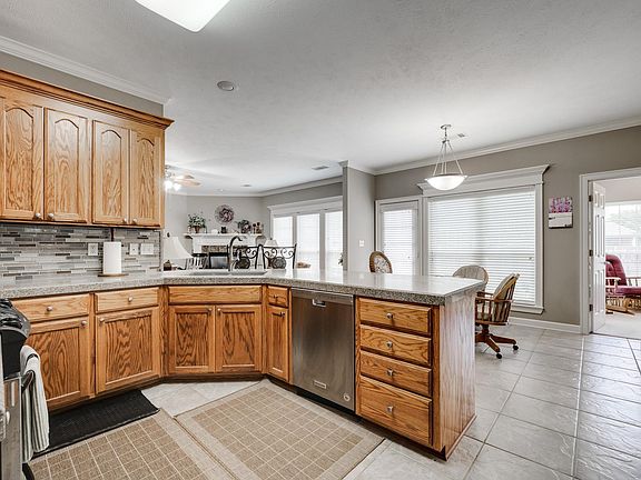3rd image of 1320 Crosspoint Rd
