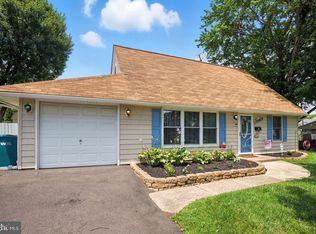 12 Tulip Tree Rd, Levittown, PA 19056