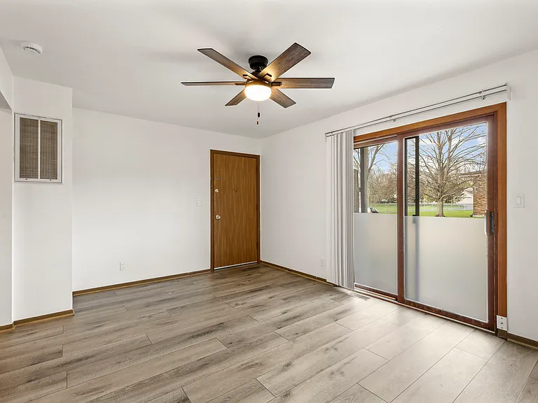 618 Mary Ln #2 — Photo 3