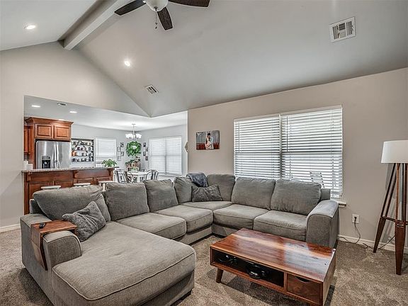 3rd image of 4304 SE 35th St