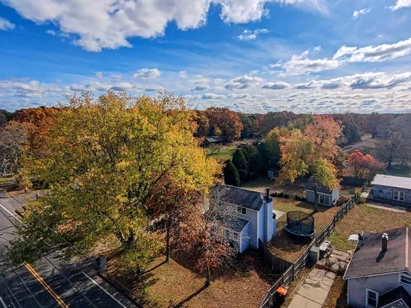 691 Mill St, Feeding Hills, MA 01030