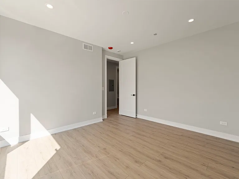 2354 W Polk St #303 — Photo 17