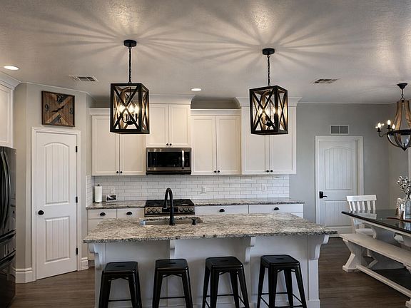 4th image of 211 E Swallowtail Ln