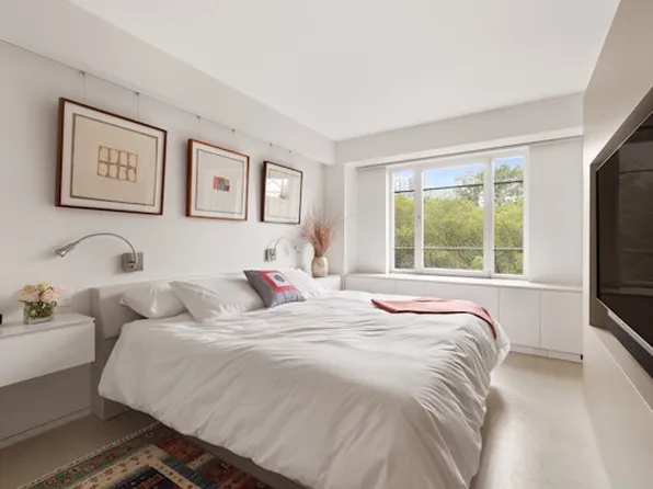 880 5th Avenue image 8 of 12