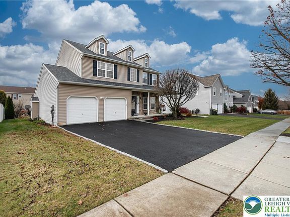 2nd image of 1702 Windmill Ln