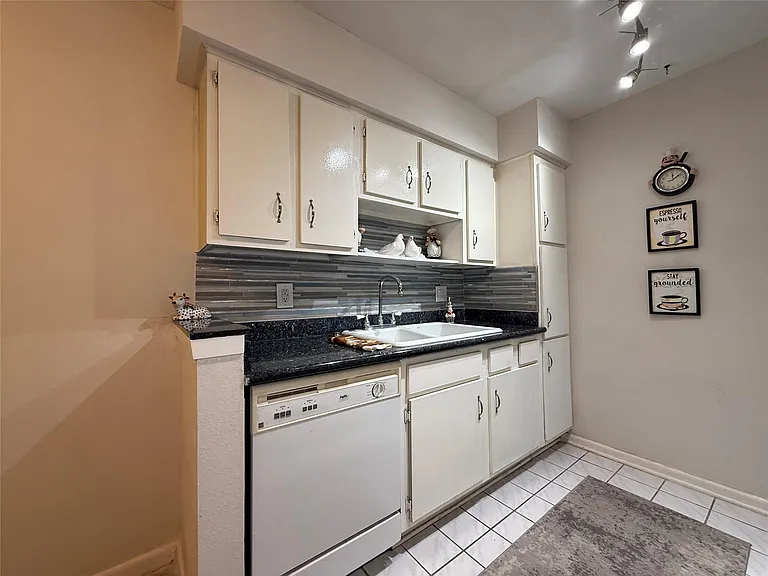 845 Augusta Dr #11 — Photo 11