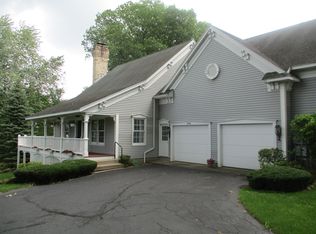 8346 Wallinwood Springs Dr, Jenison, MI 49428