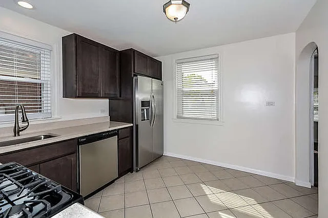 3 bed, $3,000 — Photo 3