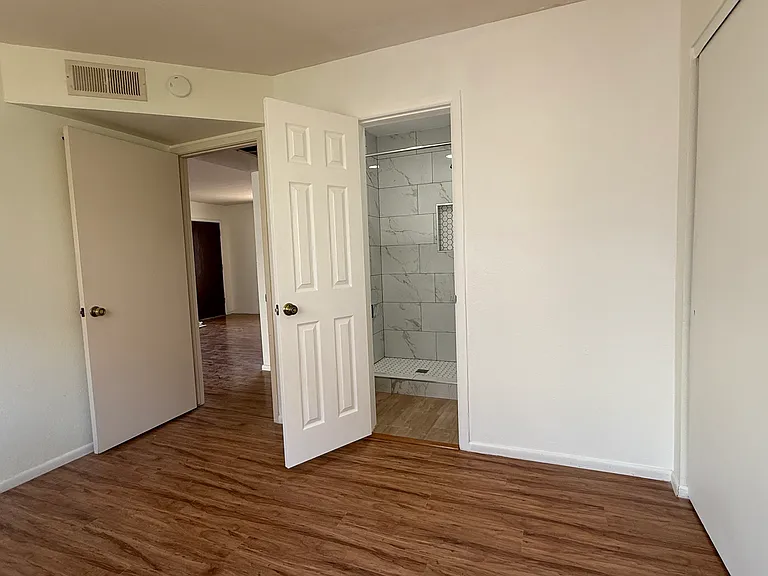 Full Bathroom in Bedroom 1