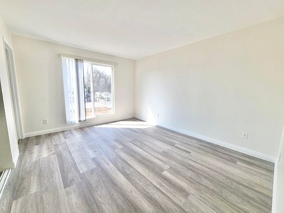 4th image of 740 S Harvard Blvd #105