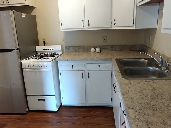 Another view of kitchen