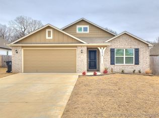 7219 S Walnut Cir, Broken Arrow, OK 74011