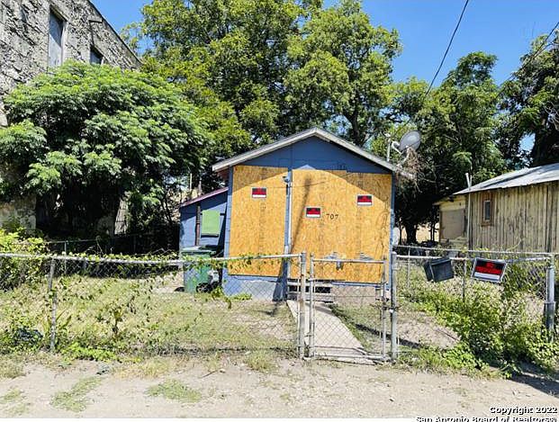 1st image of 707 Austin St