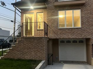 3 Ina St, Staten Island, NY 10306