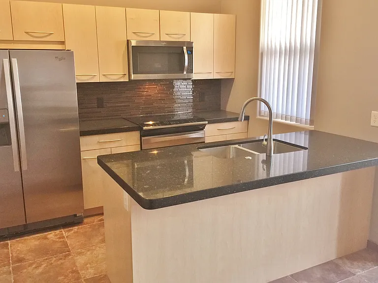 75 Sugarloaf St #D — Photo 3