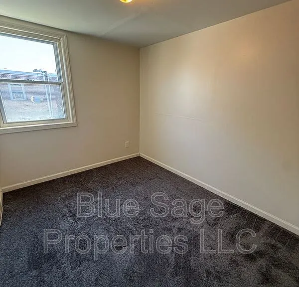 1427 Simpson St — Photo 15